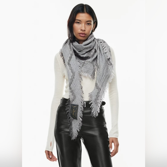 NWT ARITZIA Wilfred Diamond Mosaic Triangle Scarf - Picture 2 of 8